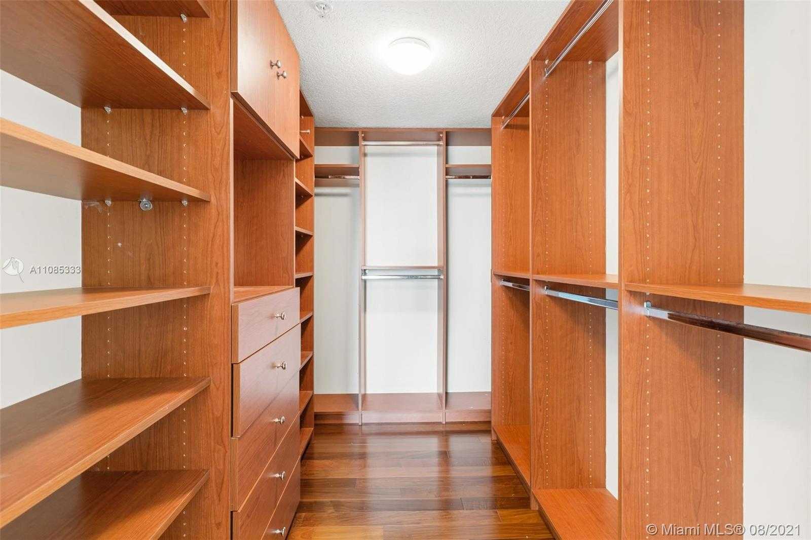 Small Image of 1800 NORTH BAYSHORE DR #1005, Miami Number 10