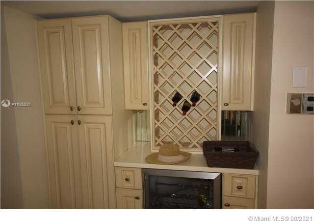 Small Image of 5151 COLLINS AV #1030, Miami Beach Number 12