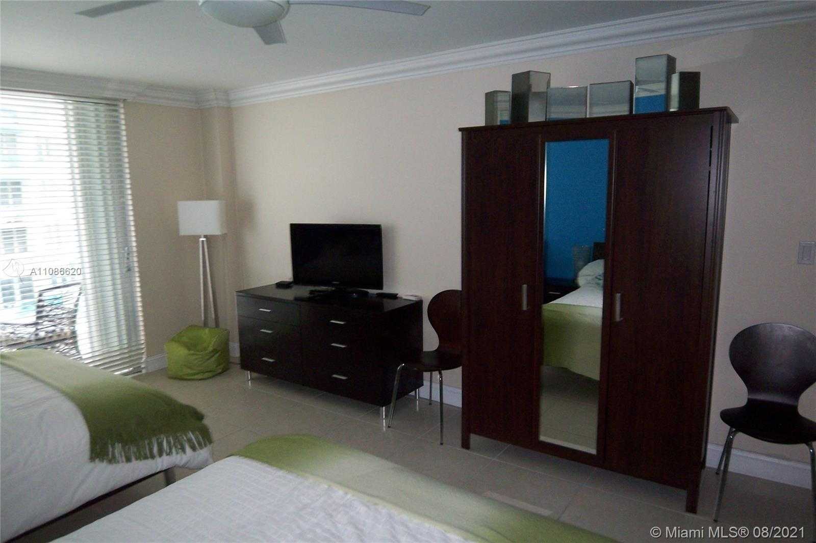 Small Image of 5151 COLLINS AV #1030, Miami Beach Number 17