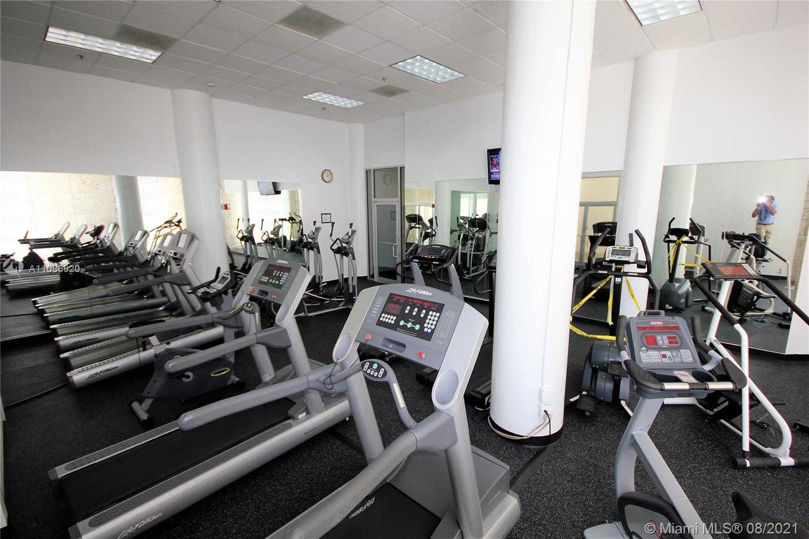 Small Image of 5151 COLLINS AV #1030, Miami Beach Number 42