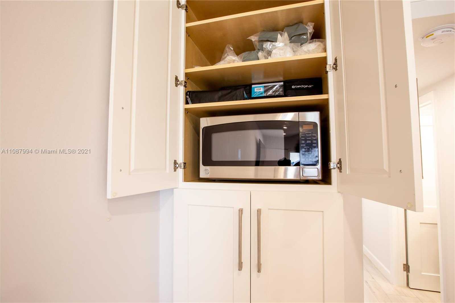 Small Image of 300 OREGON ST #204, Hollywood Number 11