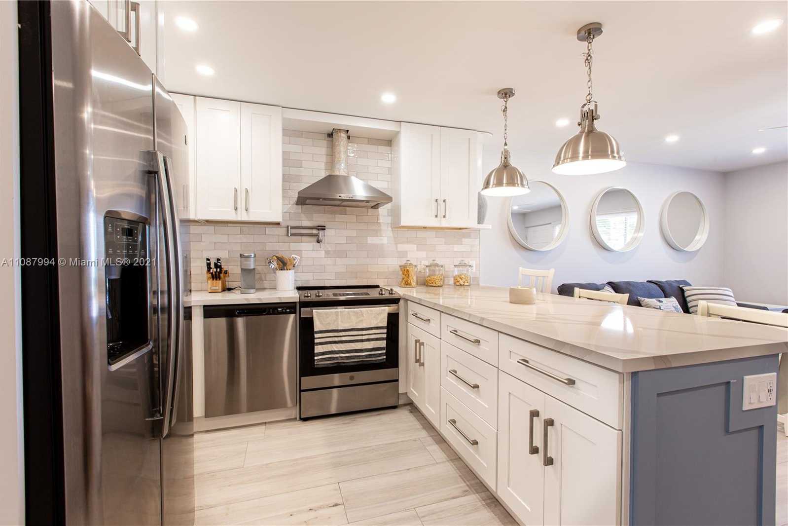 Small Image of 300 OREGON ST #204, Hollywood Number 4