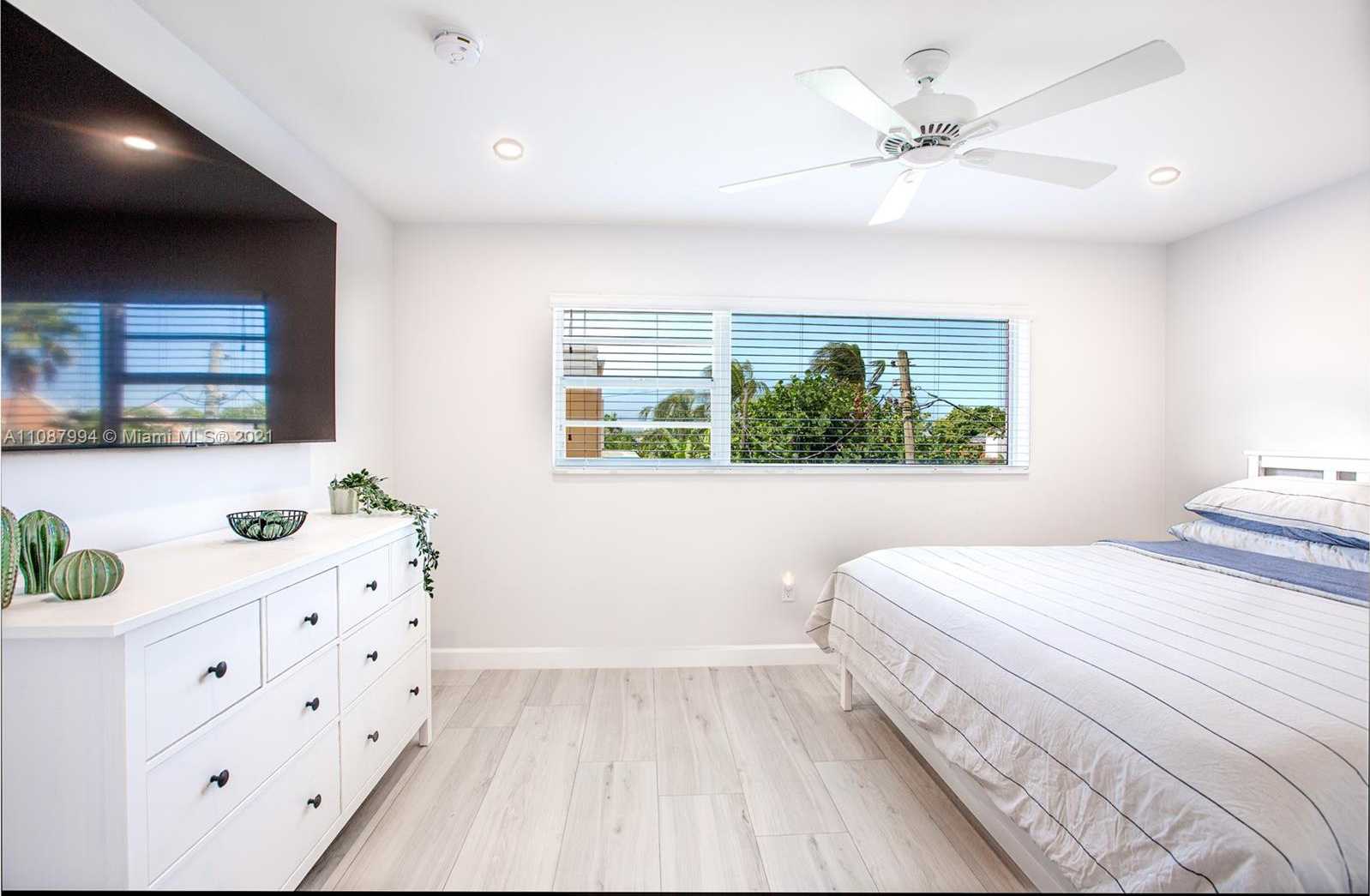 Small Image of 300 OREGON ST #204, Hollywood Number 6