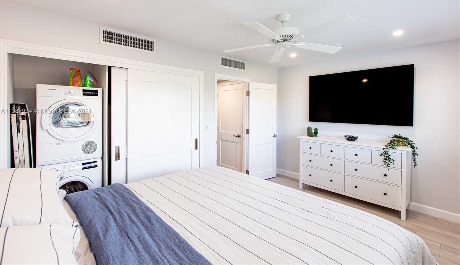 Small Image of 300 OREGON ST #204, Hollywood Number 7