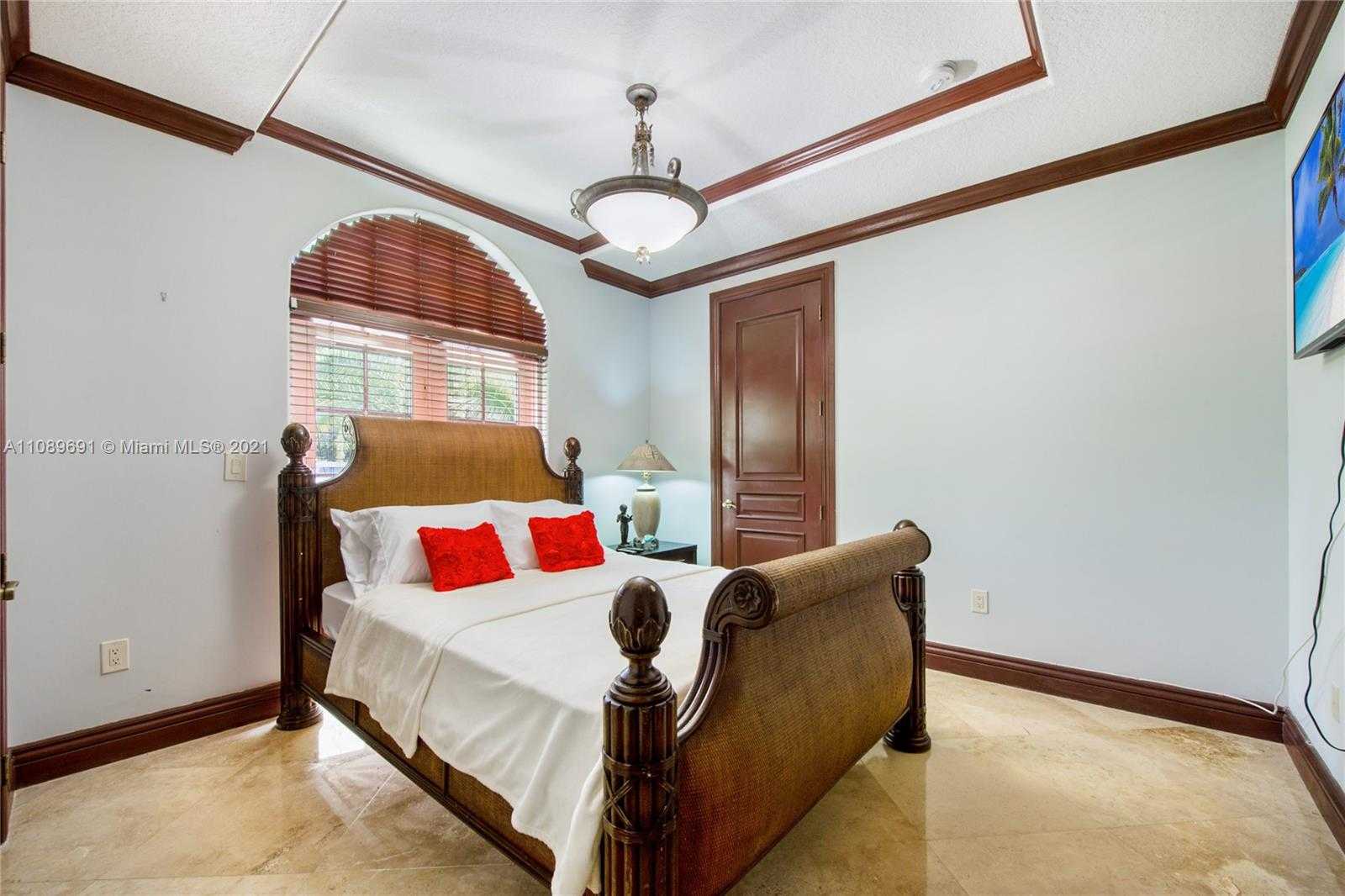 Small Image of 1224 ALMERIA AVE, Coral Gables Number 15
