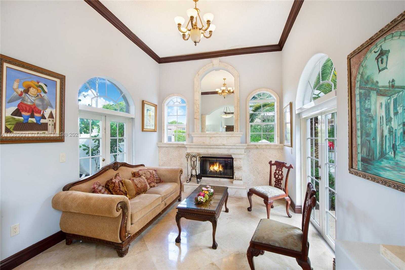 Small Image of 1224 ALMERIA AVE, Coral Gables Number 7