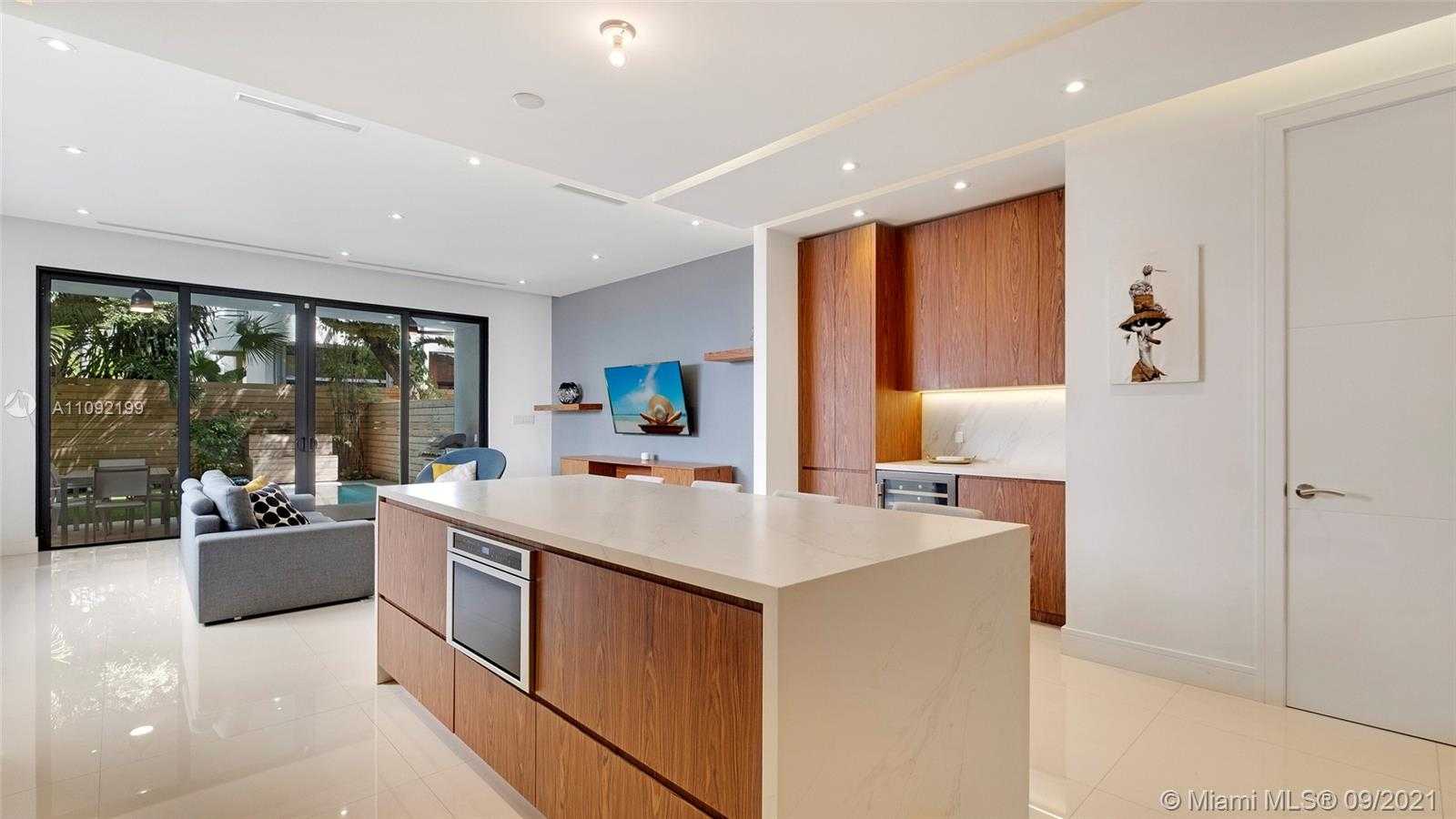 Small Image of 2977 JACKSON AVE #2977, Miami Number 13