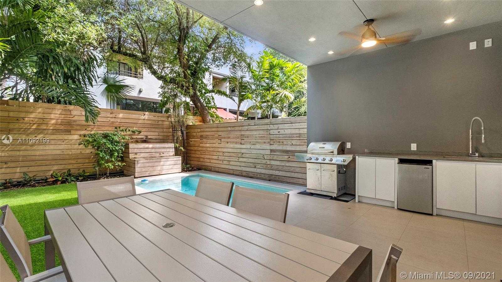 Small Image of 2977 JACKSON AVE #2977, Miami Number 18