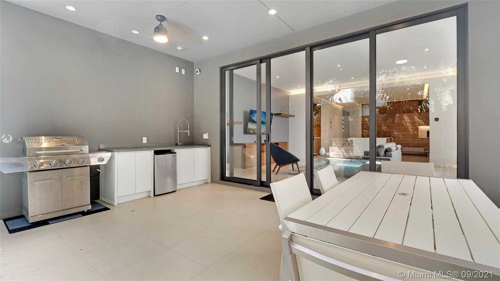 Small Image of 2977 JACKSON AVE #2977, Miami Number 21