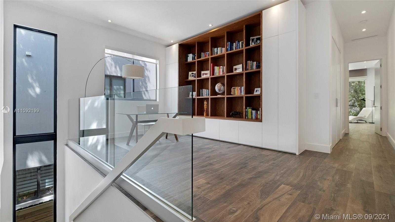 Small Image of 2977 JACKSON AVE #2977, Miami Number 23