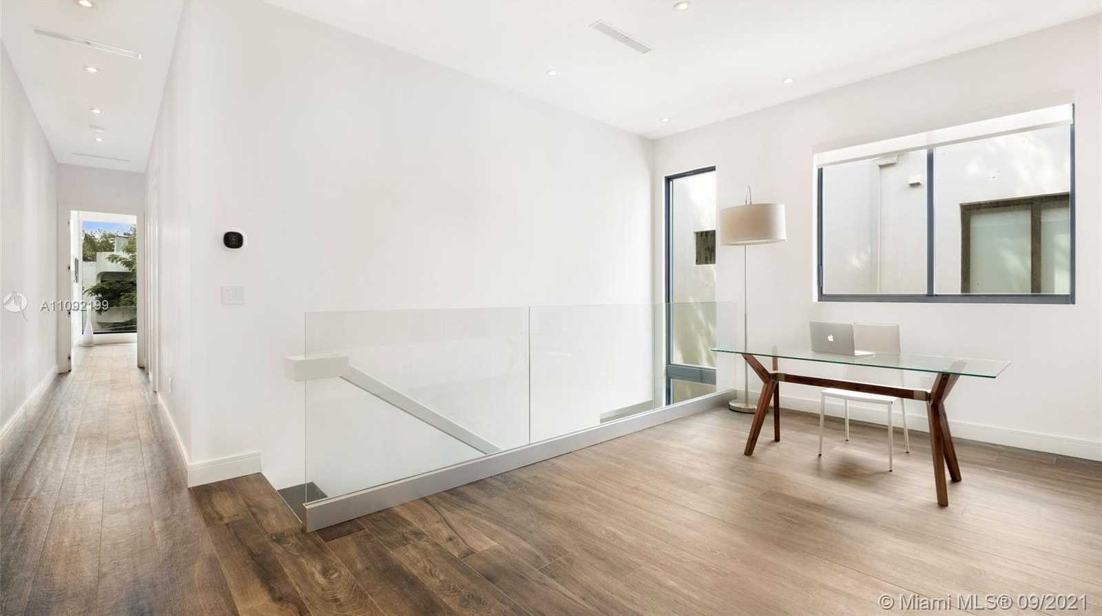 Small Image of 2977 JACKSON AVE #2977, Miami Number 24