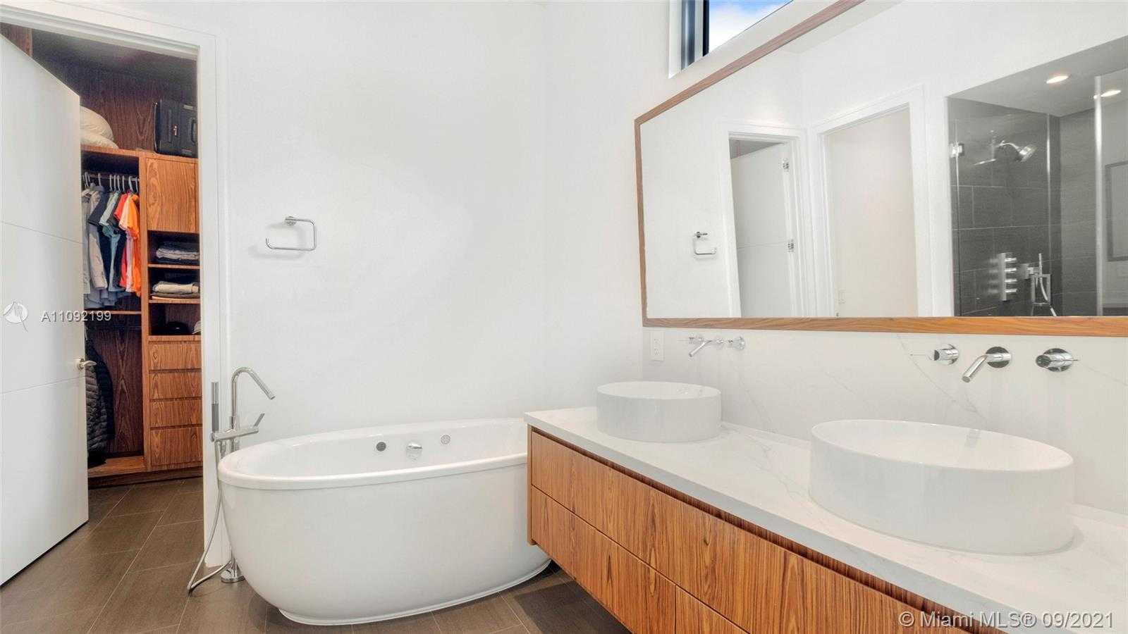Small Image of 2977 JACKSON AVE #2977, Miami Number 27