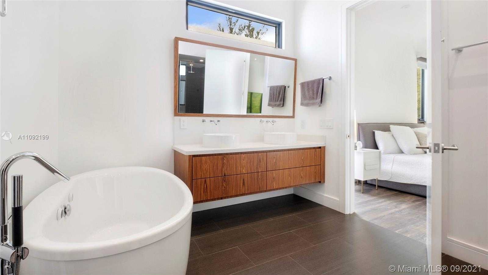 Small Image of 2977 JACKSON AVE #2977, Miami Number 28