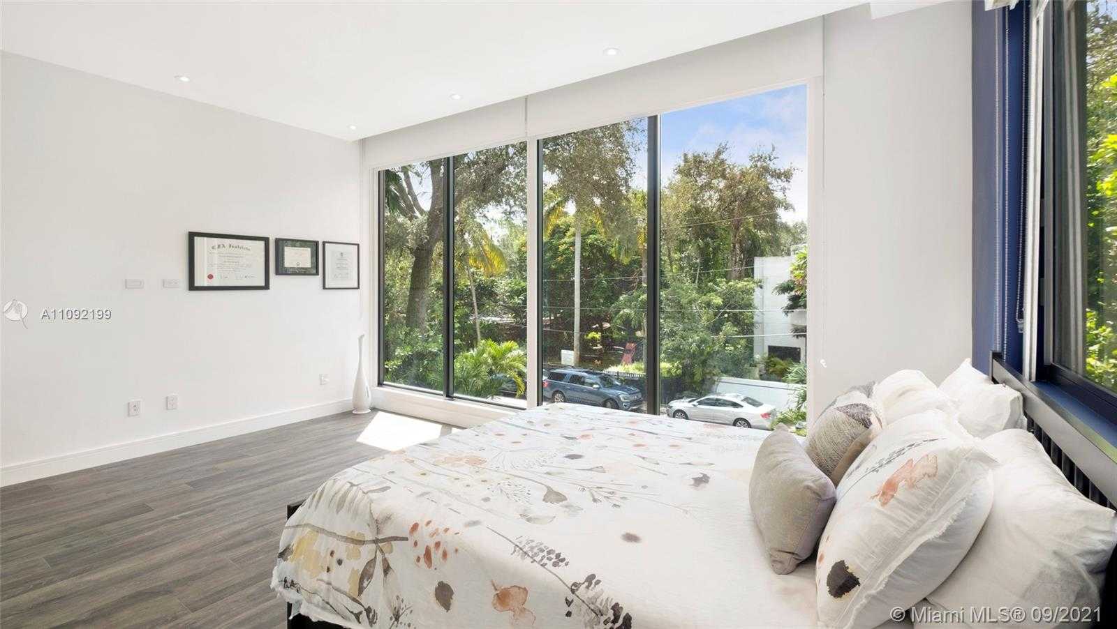 Small Image of 2977 JACKSON AVE #2977, Miami Number 31