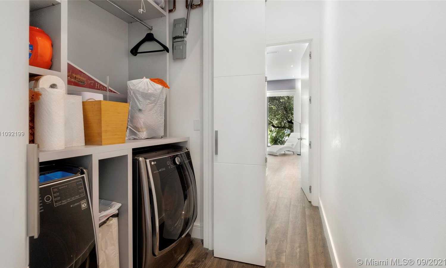 Small Image of 2977 JACKSON AVE #2977, Miami Number 32
