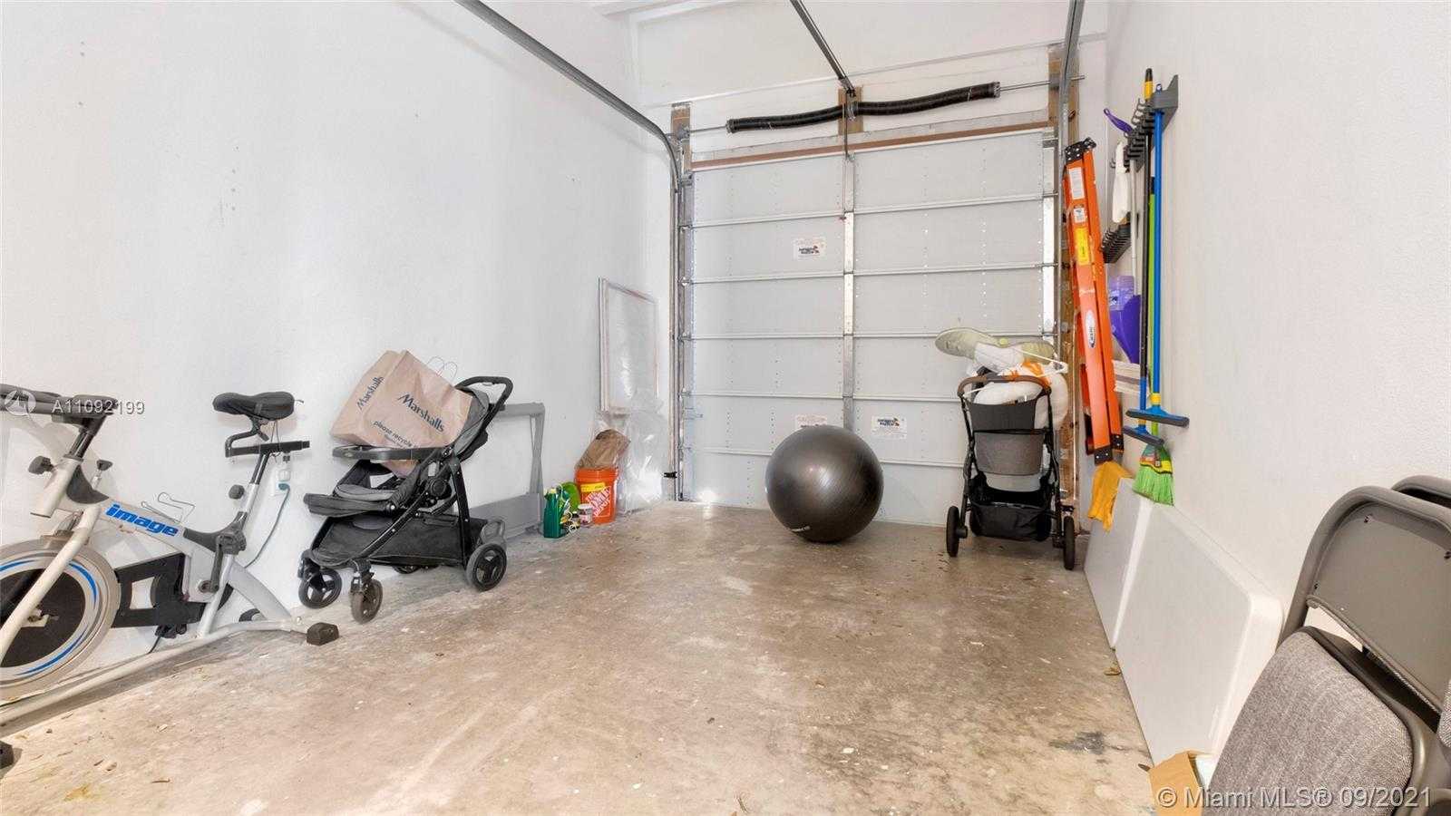 Small Image of 2977 JACKSON AVE #2977, Miami Number 33