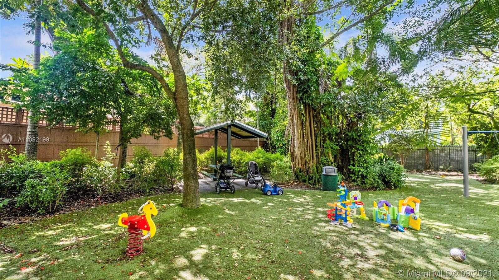 Small Image of 2977 JACKSON AVE #2977, Miami Number 36