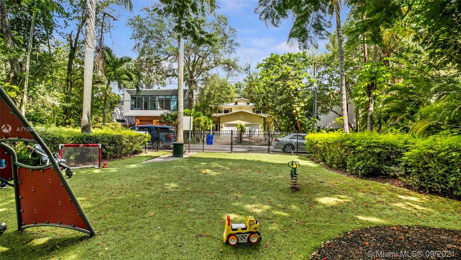 Small Image of 2977 JACKSON AVE #2977, Miami Number 37