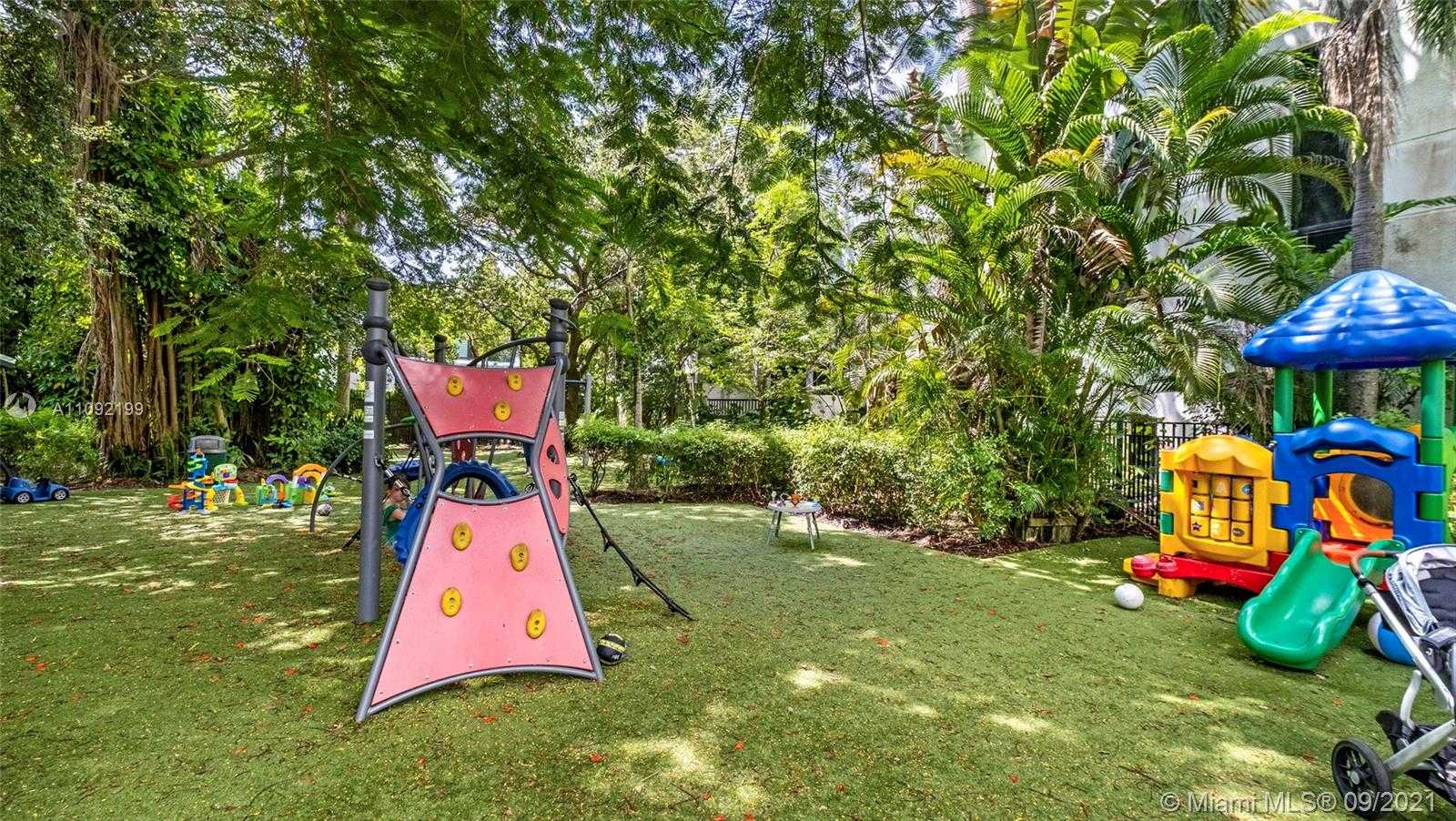 Small Image of 2977 JACKSON AVE #2977, Miami Number 39