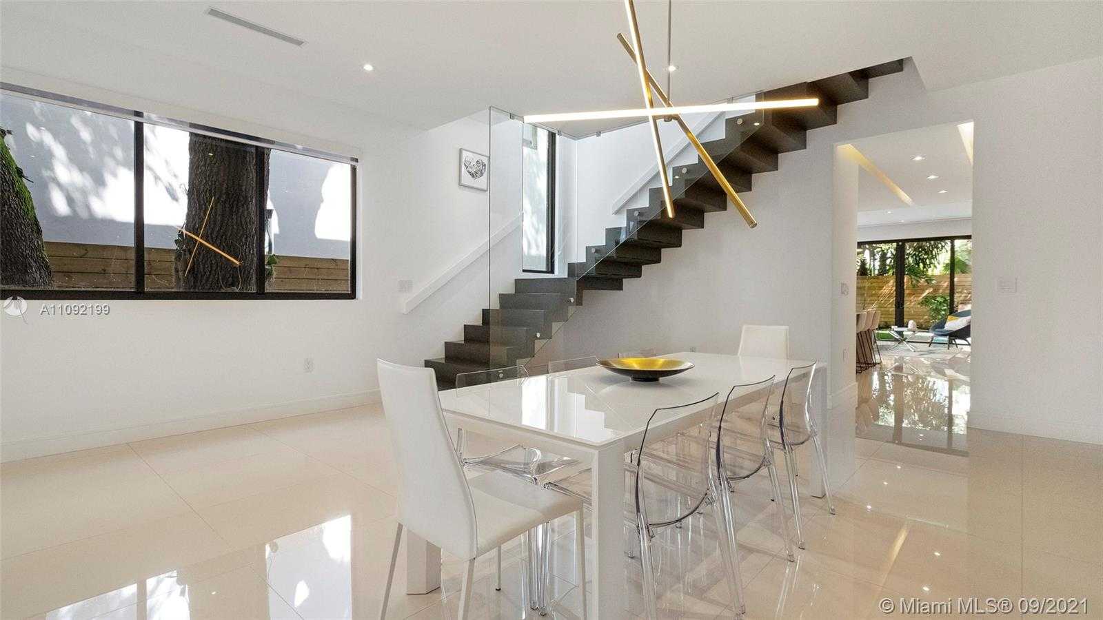 Small Image of 2977 JACKSON AVE #2977, Miami Number 5