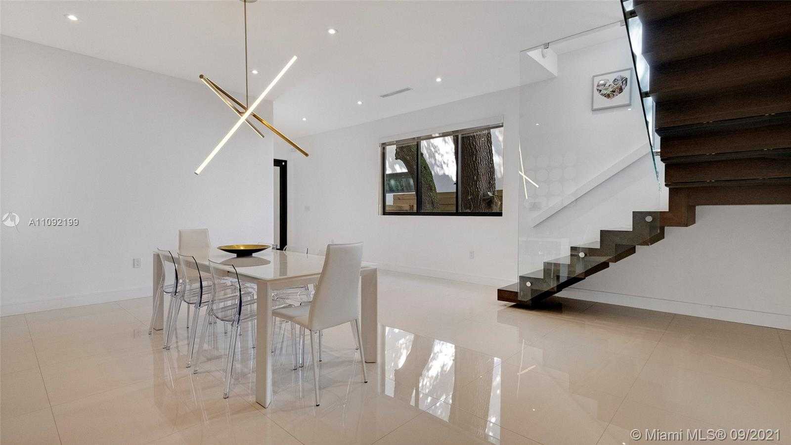 Small Image of 2977 JACKSON AVE #2977, Miami Number 6