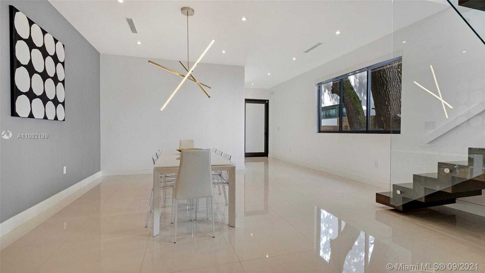 Small Image of 2977 JACKSON AVE #2977, Miami Number 7