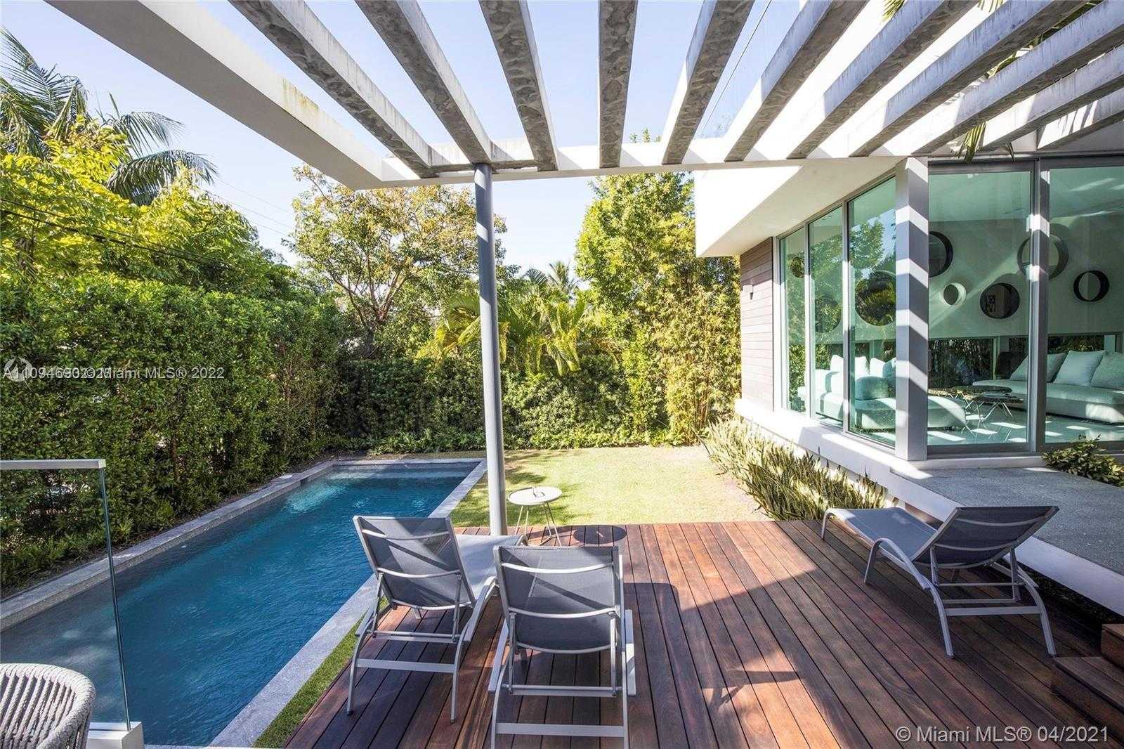 Small Image of 320 WEST HEATHER DR, Key Biscayne Number 4