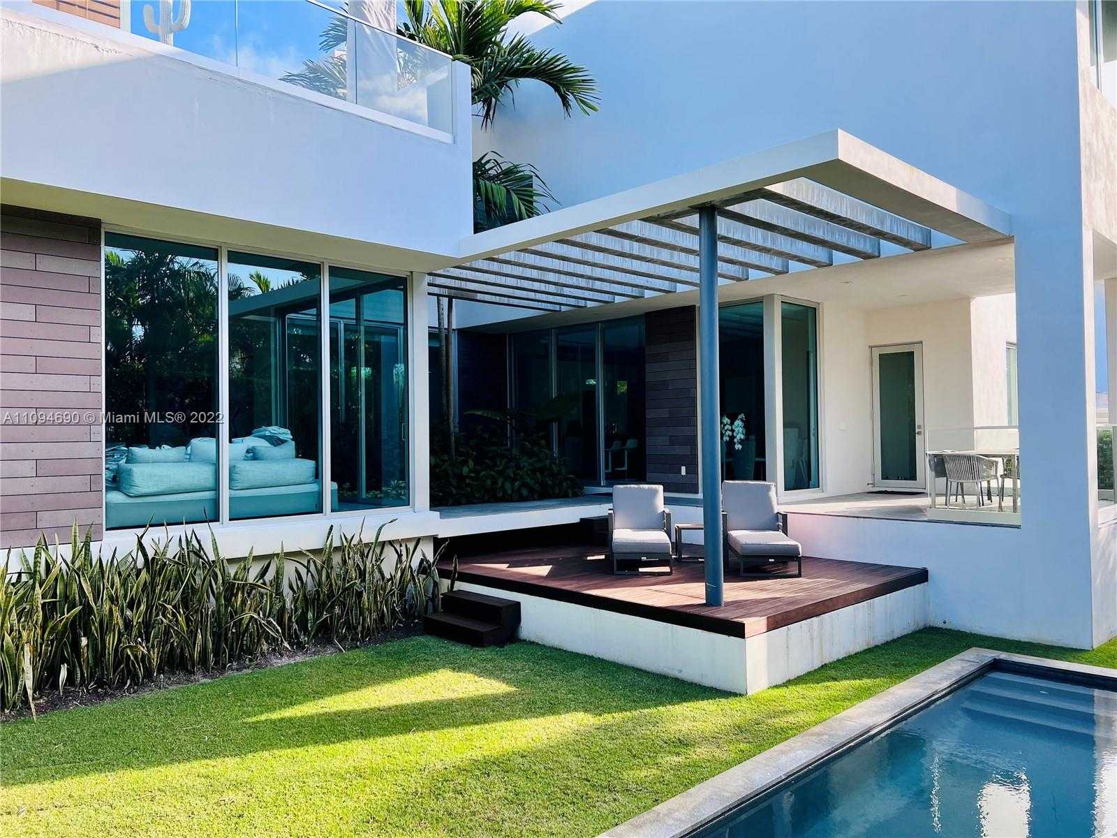 Small Image of 320 WEST HEATHER DR, Key Biscayne Number 5