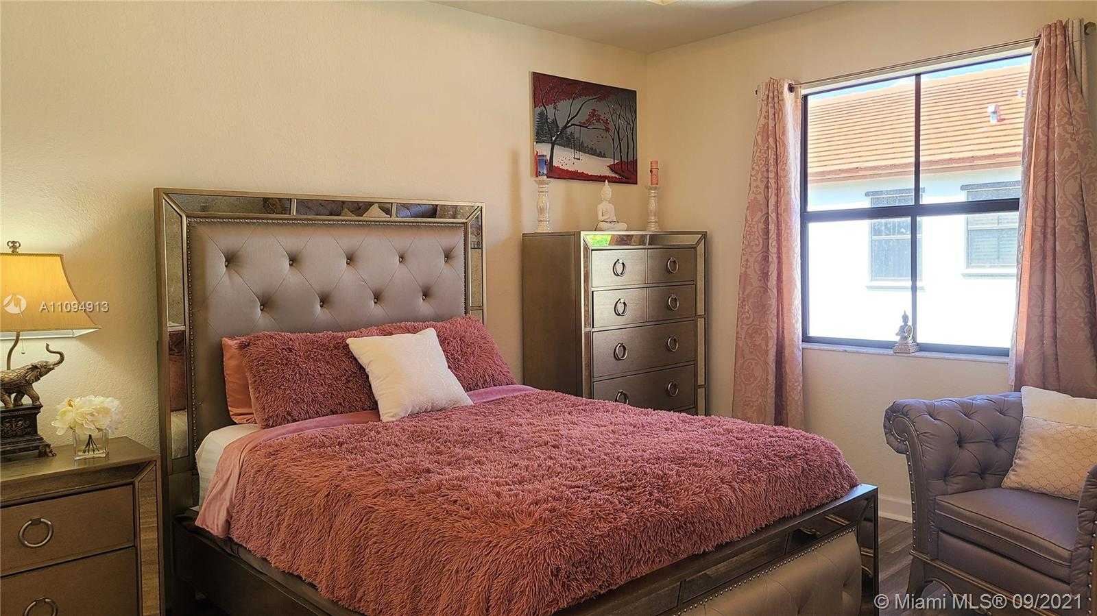 Small Image of 10436 WEST 34TH CT, Hialeah Number 19