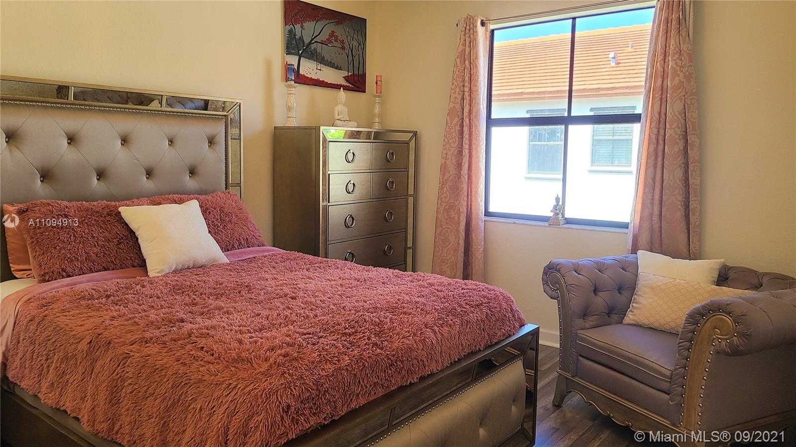Small Image of 10436 WEST 34TH CT, Hialeah Number 20