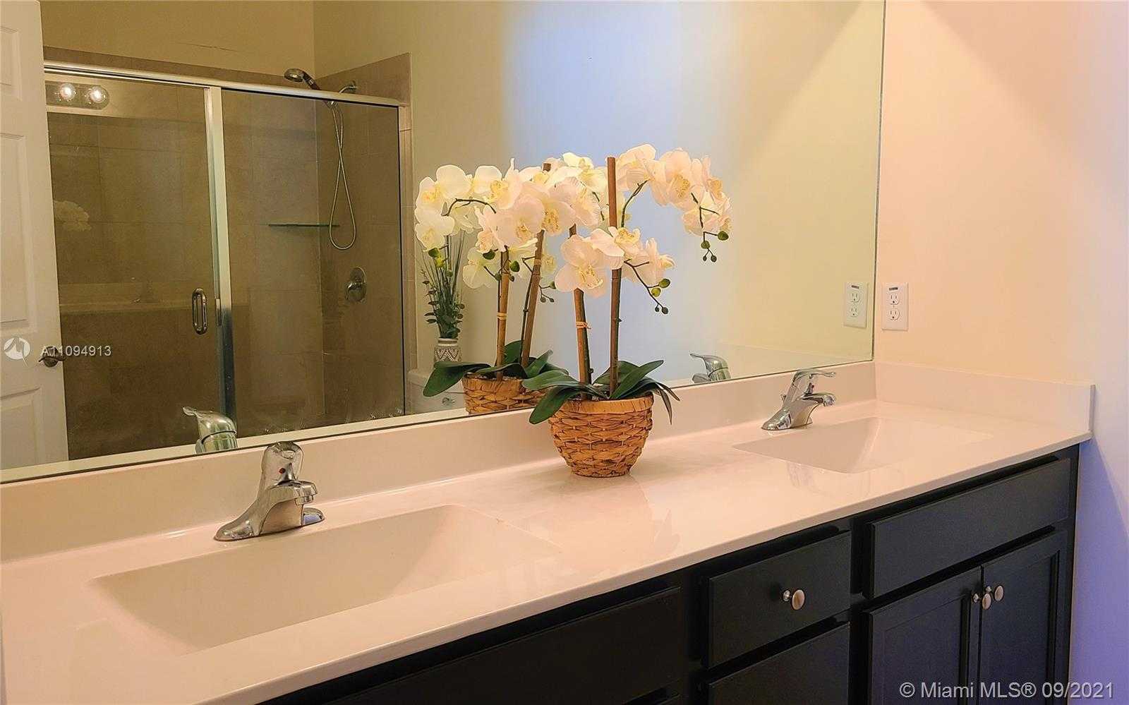 Small Image of 10436 WEST 34TH CT, Hialeah Number 23