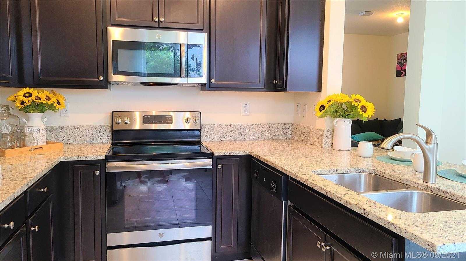Small Image of 10436 WEST 34TH CT, Hialeah Number 3