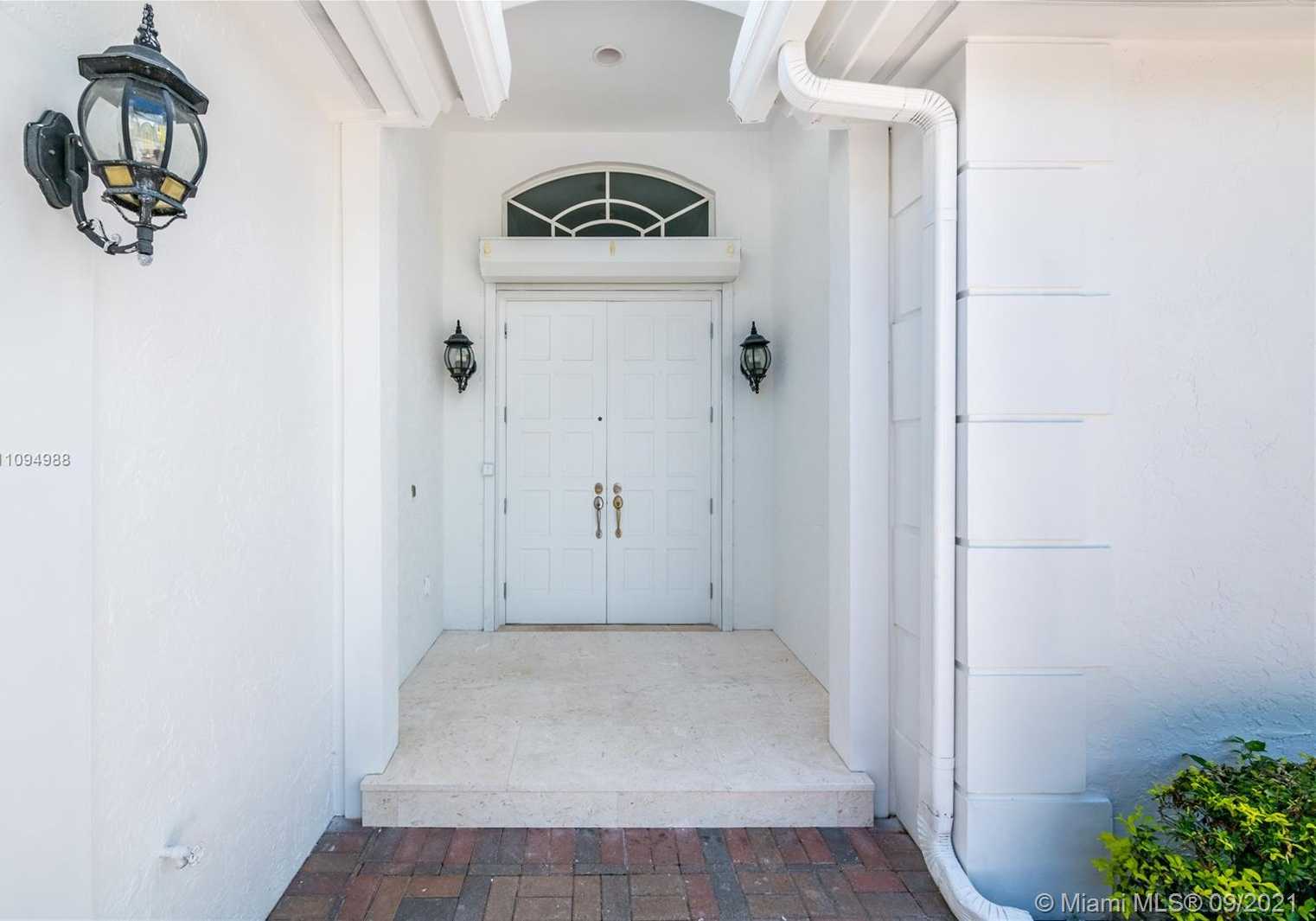 Small Image of 28 GRAND BAY ESTATES CIR, Key Biscayne Number 12