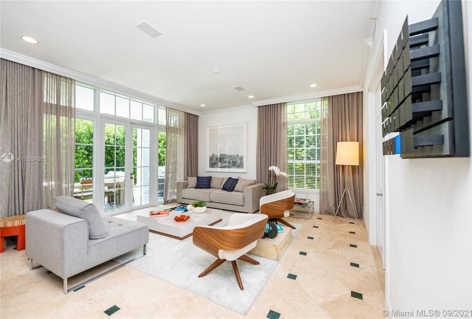 Small Image of 28 GRAND BAY ESTATES CIR, Key Biscayne Number 16
