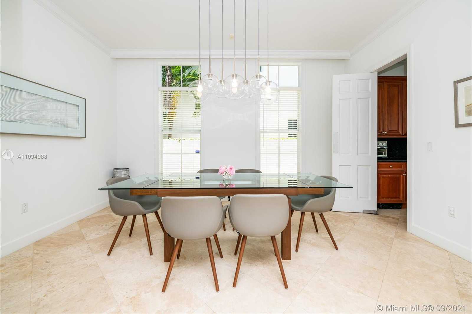 Small Image of 28 GRAND BAY ESTATES CIR, Key Biscayne Number 17