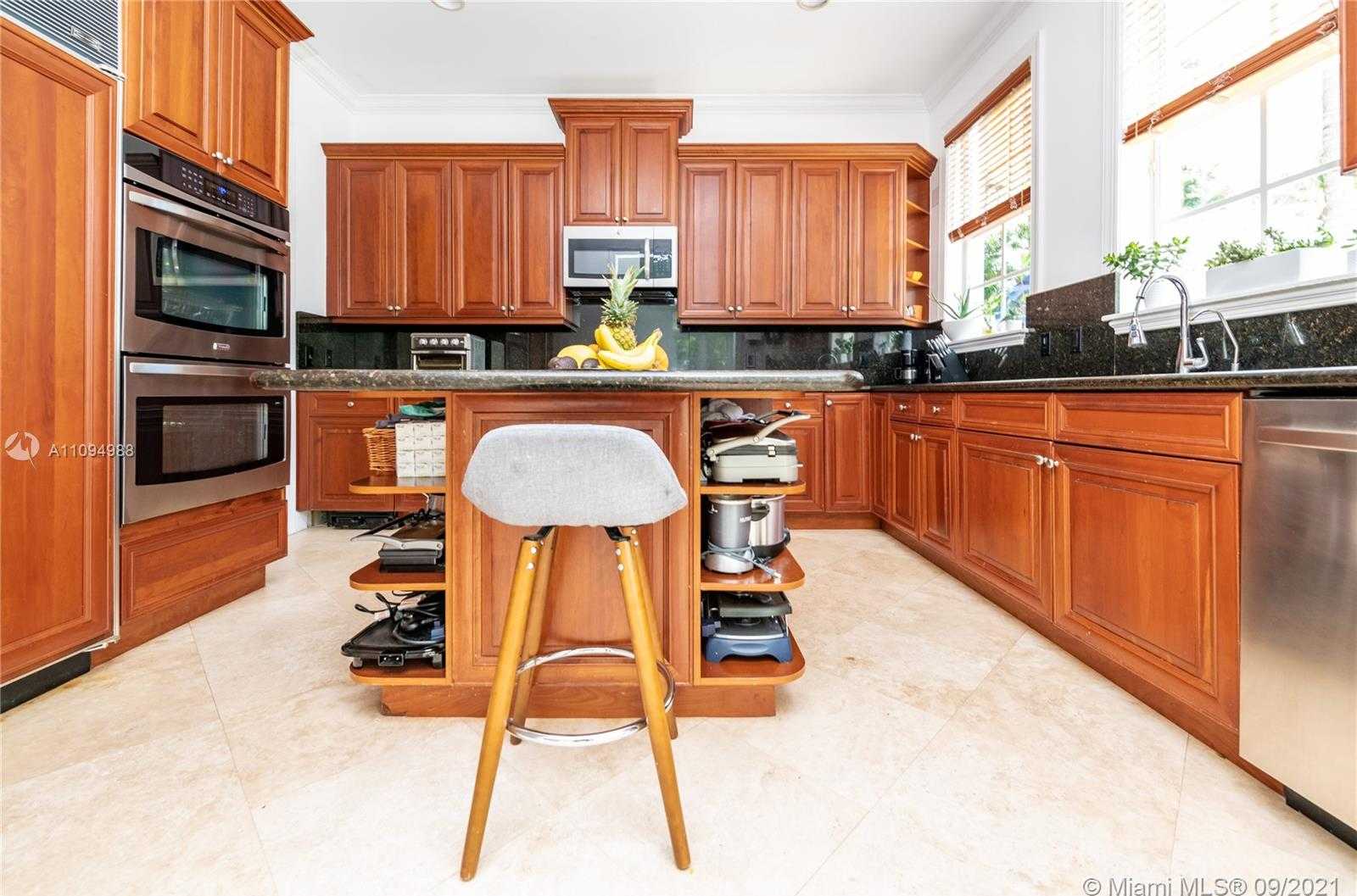 Small Image of 28 GRAND BAY ESTATES CIR, Key Biscayne Number 20