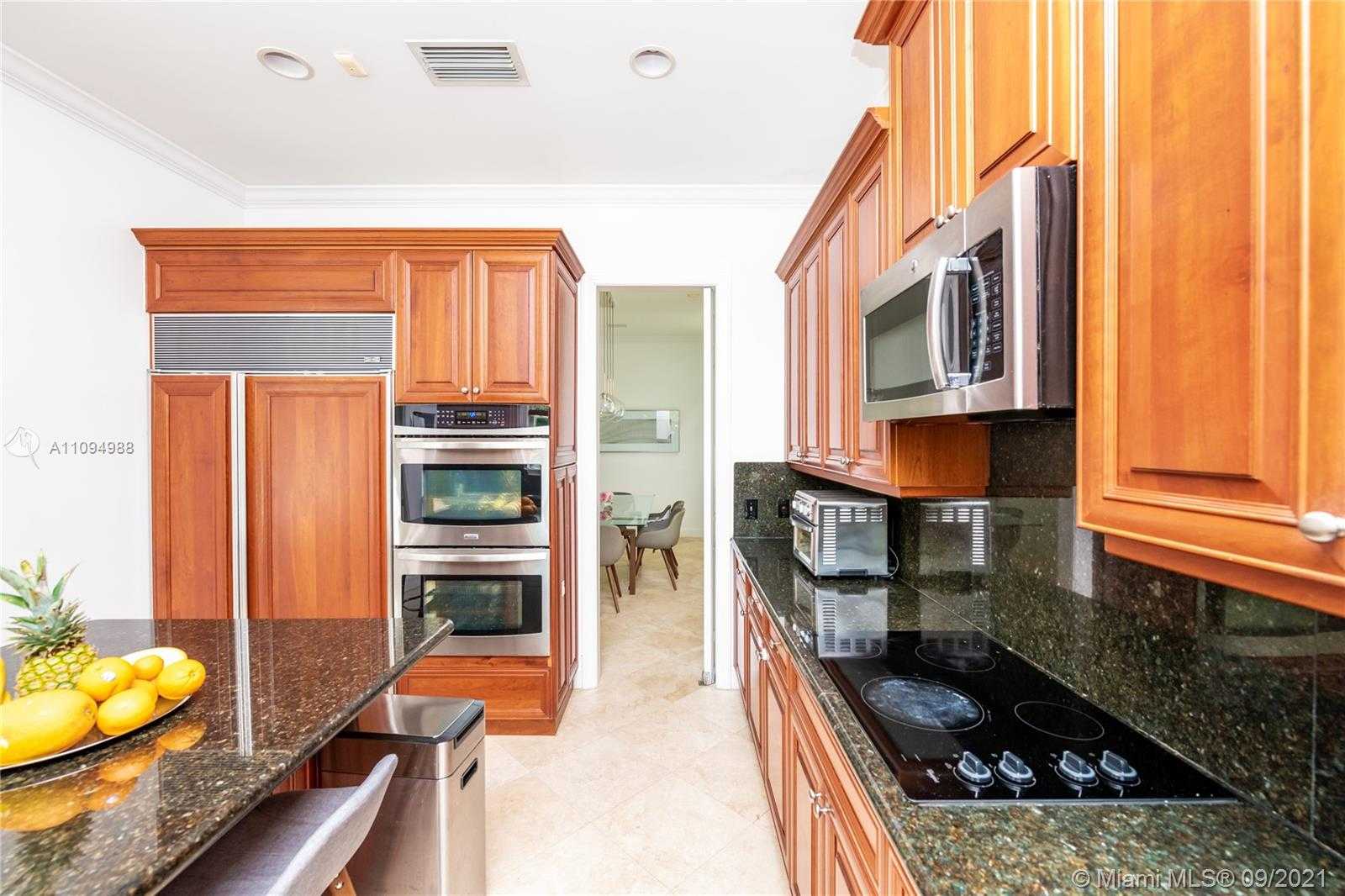 Small Image of 28 GRAND BAY ESTATES CIR, Key Biscayne Number 21