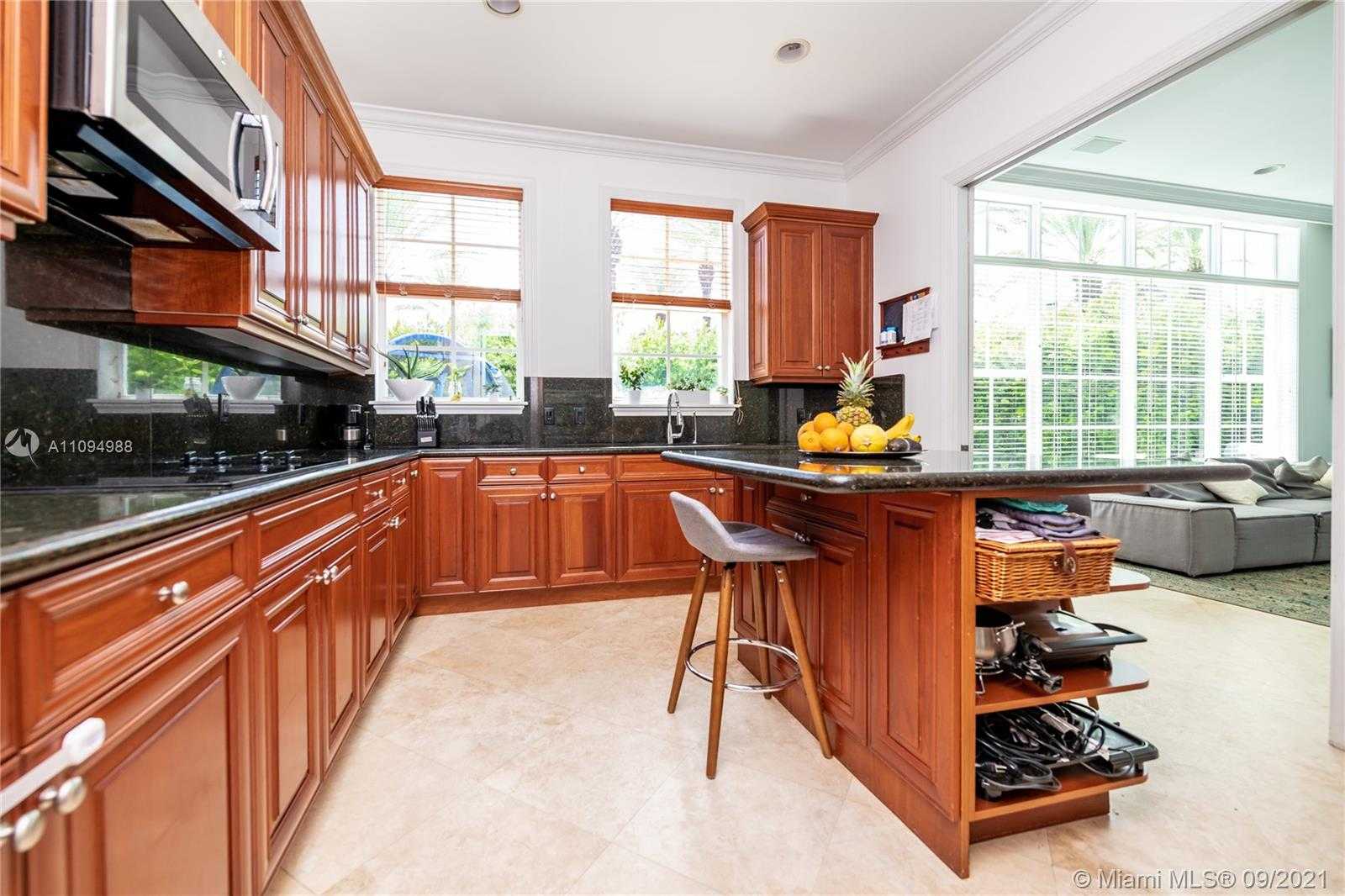 Small Image of 28 GRAND BAY ESTATES CIR, Key Biscayne Number 22