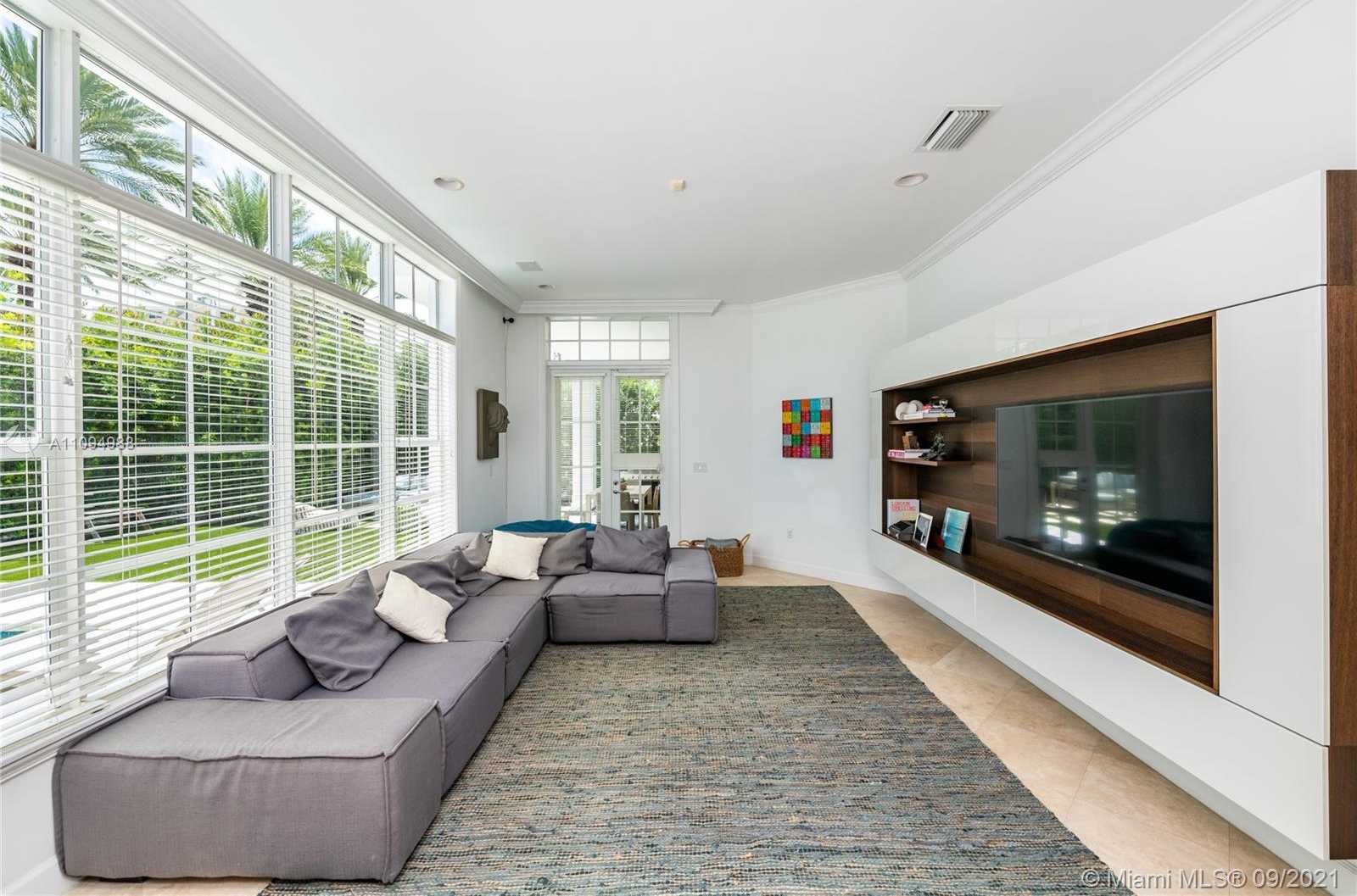 Small Image of 28 GRAND BAY ESTATES CIR, Key Biscayne Number 23