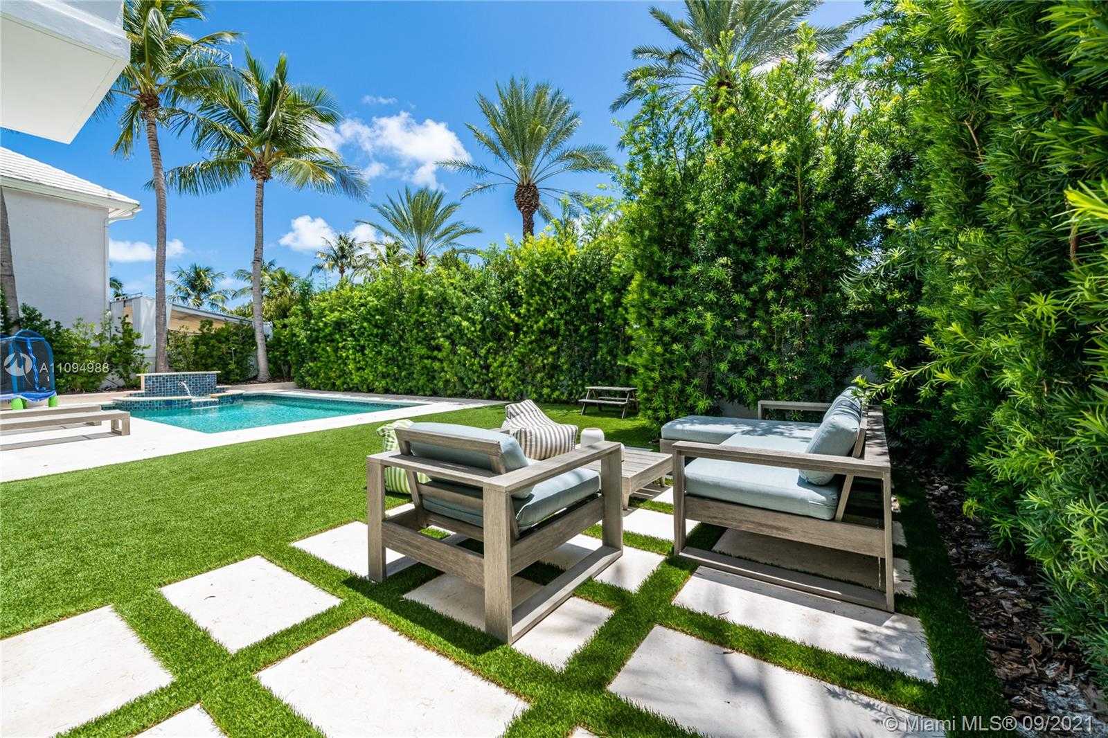 Small Image of 28 GRAND BAY ESTATES CIR, Key Biscayne Number 25