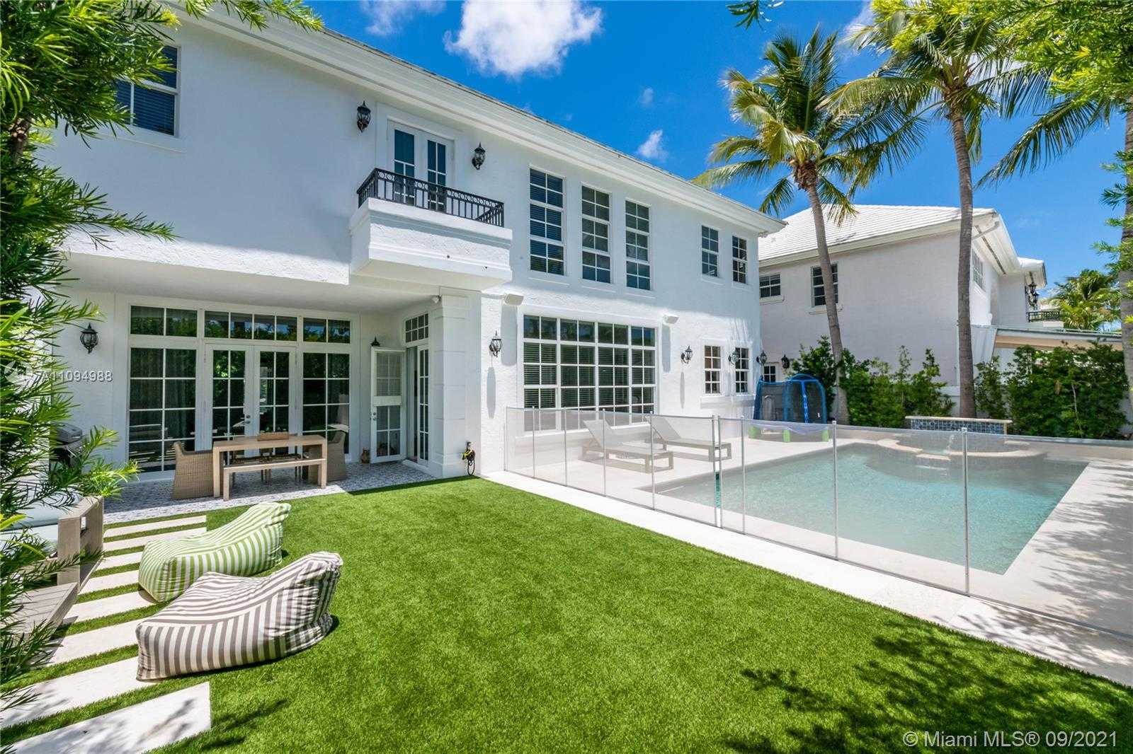 Small Image of 28 GRAND BAY ESTATES CIR, Key Biscayne Number 26