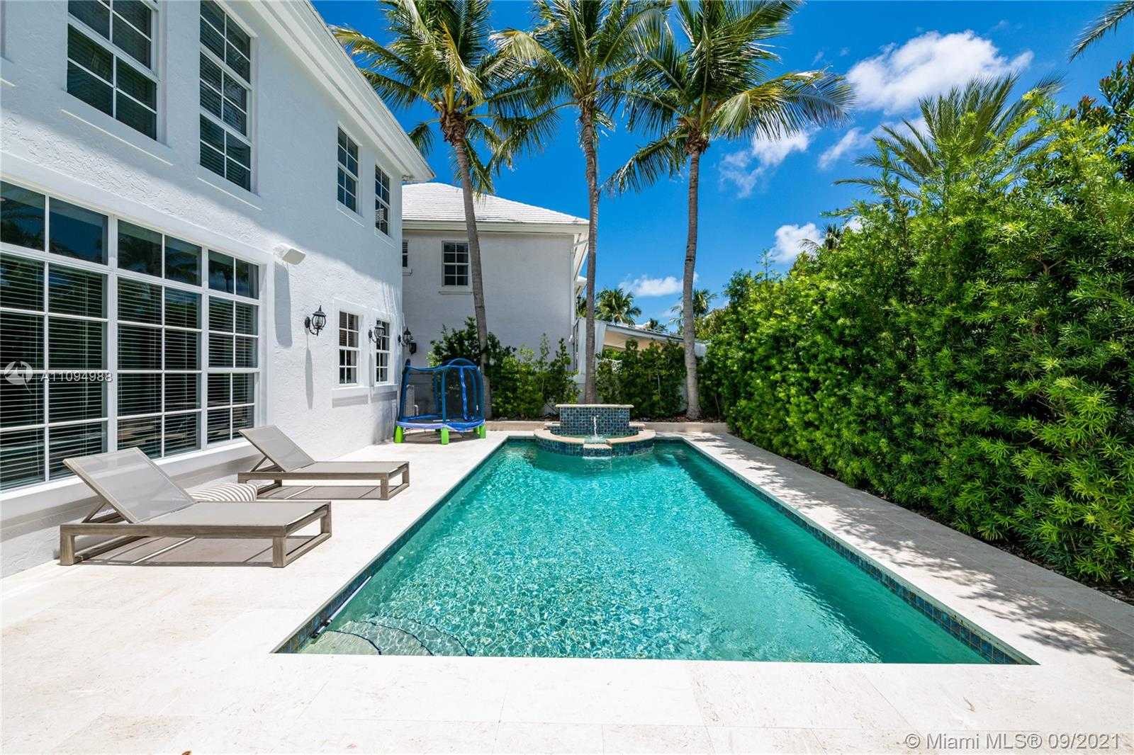 Small Image of 28 GRAND BAY ESTATES CIR, Key Biscayne Number 28
