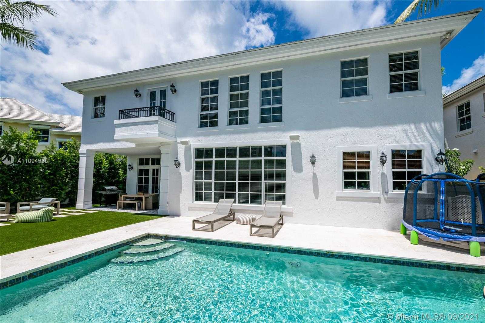 Small Image of 28 GRAND BAY ESTATES CIR, Key Biscayne Number 29