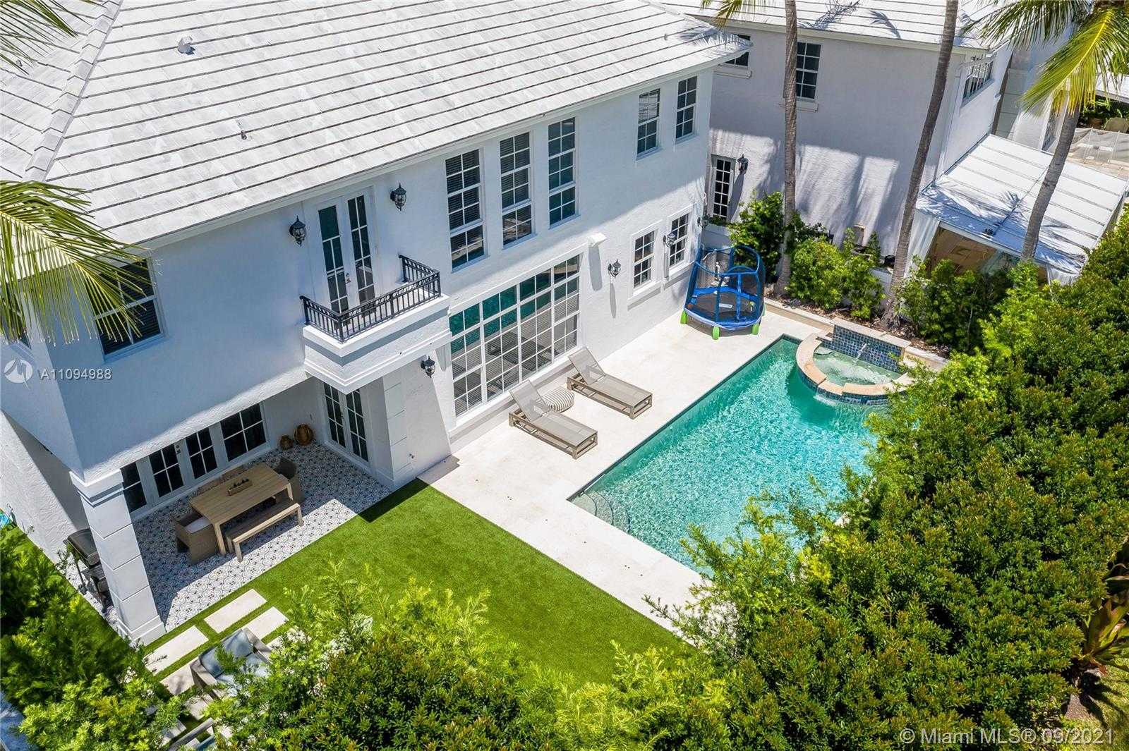 Small Image of 28 GRAND BAY ESTATES CIR, Key Biscayne Number 8