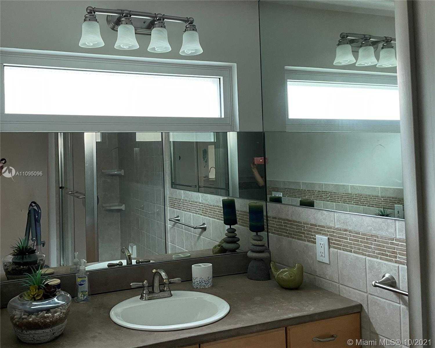Small Image of 1428 NAUTILUS ISLE #1428, Dania Beach Number 27