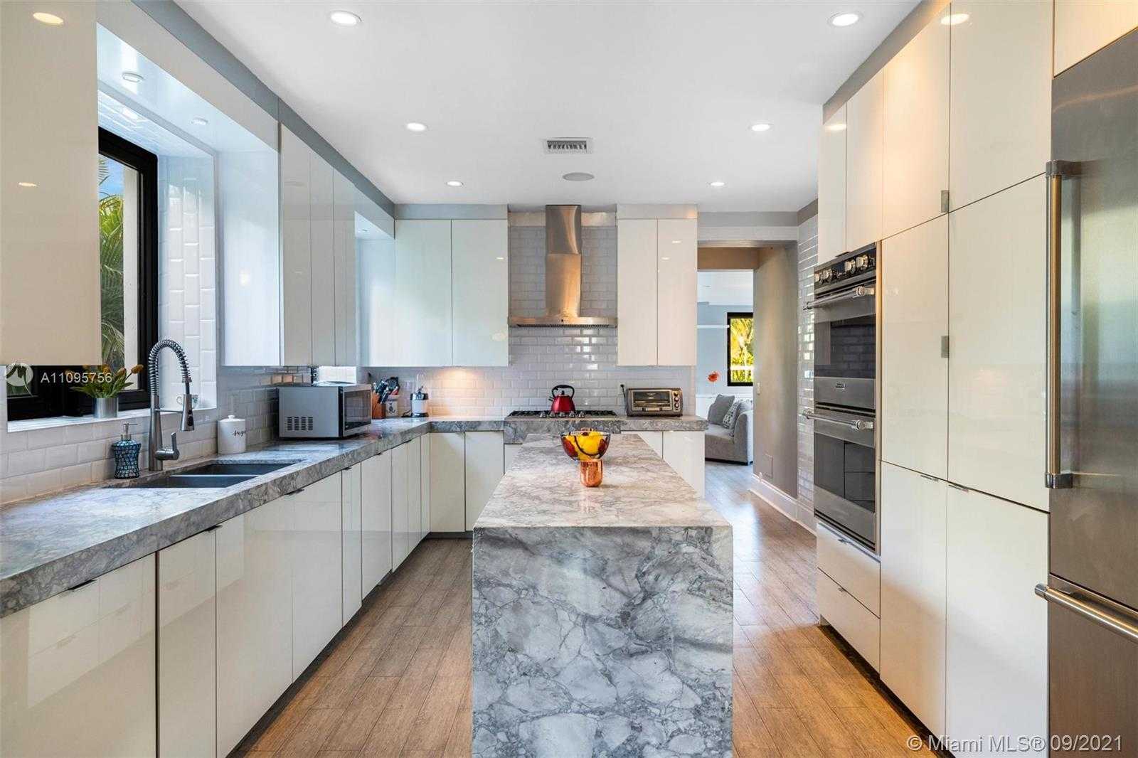 Small Image of 4315 NORTH MERIDIAN AVE, Miami Beach Number 13