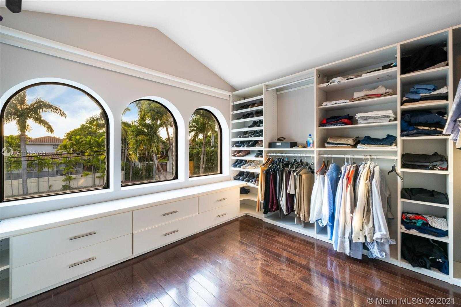 Small Image of 4315 NORTH MERIDIAN AVE, Miami Beach Number 23