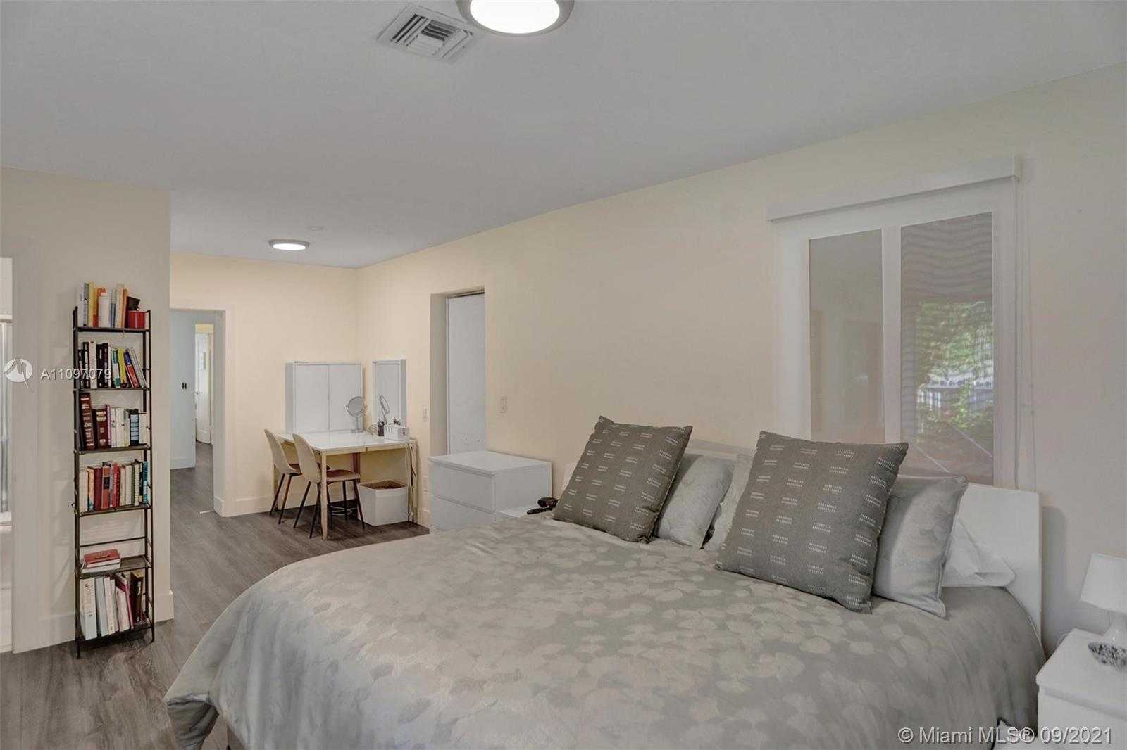Small Image of 1565 NORTH WEST 30TH AVE #-, Miami Number 16