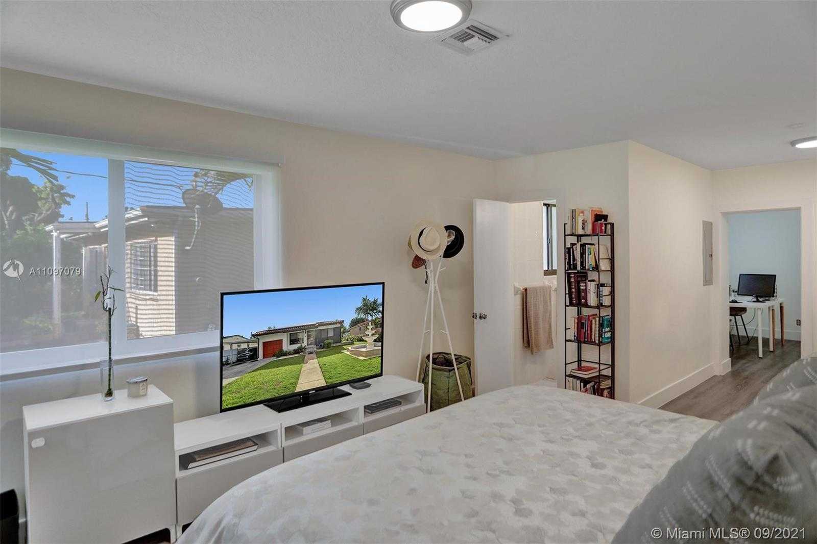 Small Image of 1565 NORTH WEST 30TH AVE #-, Miami Number 17
