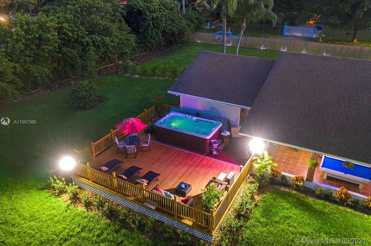 Small Image of 19491 SOUTH WEST 210TH ST, Miami Number 14